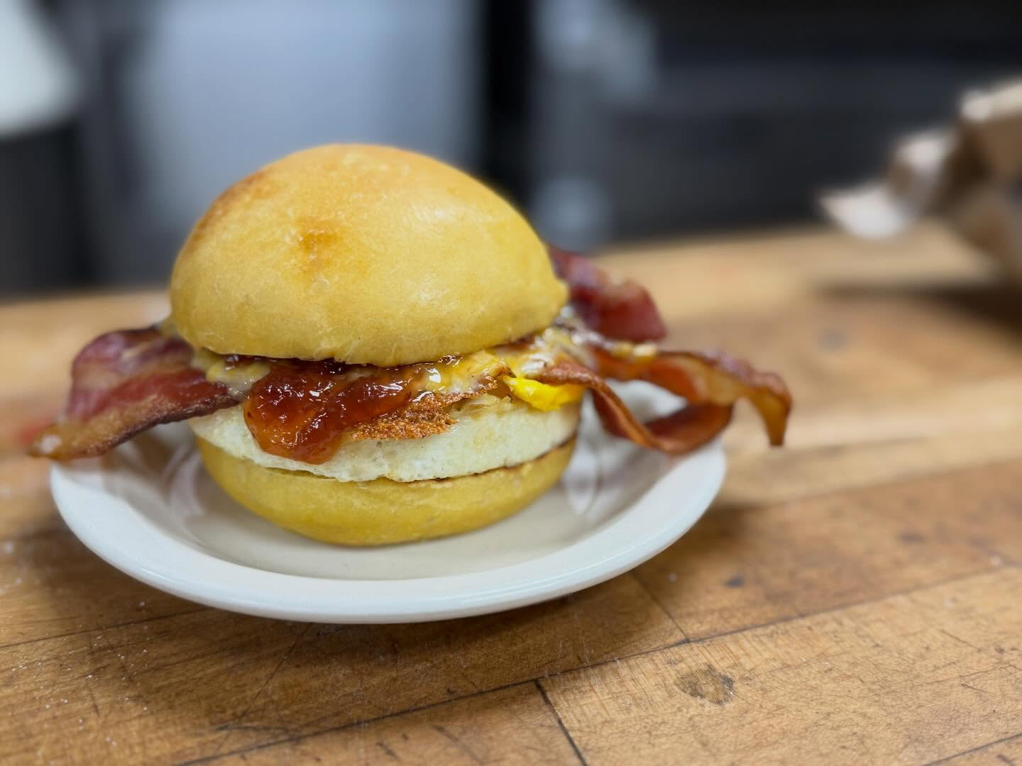 Egg and bacon biscuit sandwich